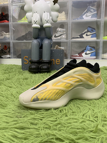 LW Batch adidas Yeezy 700 V3 Mono Safflower HP5425