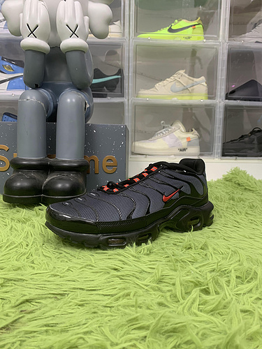 Nike Air Max Plus Black Gradient Red