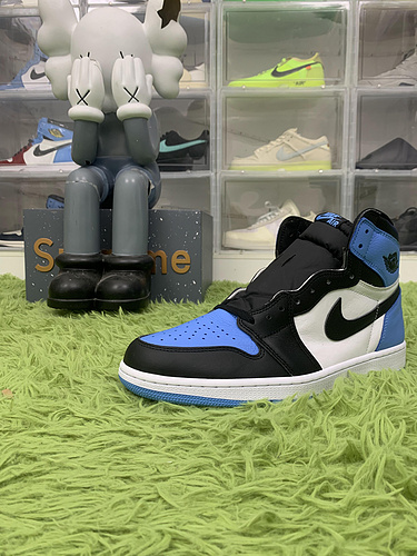 Jordan 1 Retro High OG UNC Toe  DZ5485-400