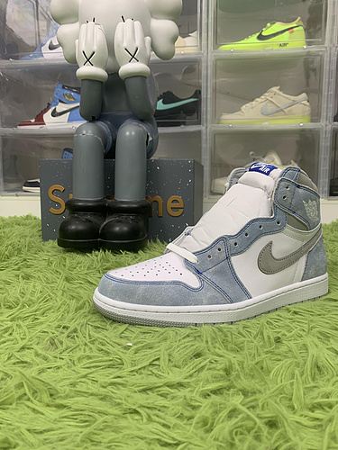 Jordan 1 Retro High Hyper Royal Smoke Grey 555088-402